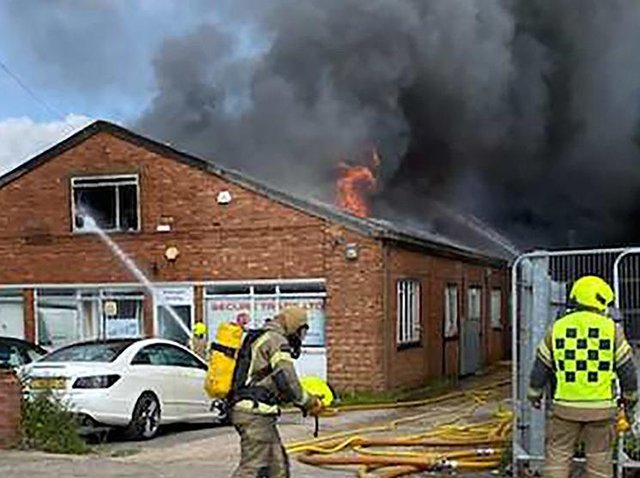 白金汉郡消防和救援服务中心与英国电力网络合作，确保在高压电气设备周围的工作人员的安全